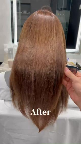 ハイライト縮毛矯正Before After

毛先にはブリーチが入っていて中間には前回の縮毛矯正とハイライトが入ってるお客様をしっかり縮毛矯正で伸ばしました！

こういったブリーチやハイライトが入ってるお客様でもしっかりカウンセリングをして綺麗に仕上げますので、お任せ下さい！ 