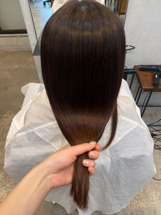 縮毛矯正でこんなにもうるつやな髪の毛を作れます 