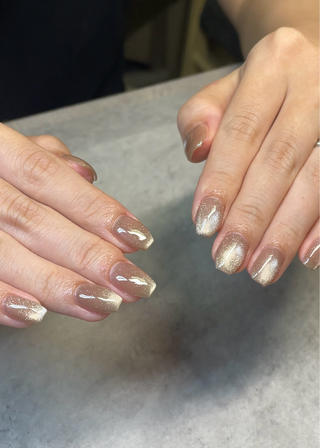 透け感ブラウン×ラメの輝き
大人かわいいマグネットネイル
8月だけ2,700円でご案内してます。 