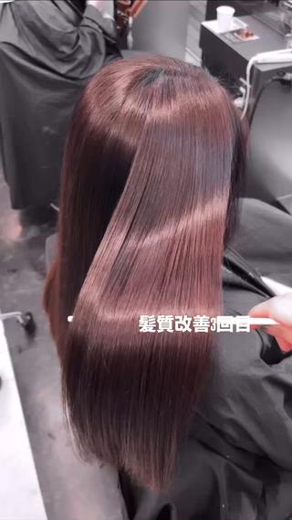 特徴
熱（アイロンやドライヤー）との反応で髪の内部を補修・定着

繰り返すほどに髪質が変わっていく実感

縮毛矯正のような不自然なストレートではなく、柔らかく自然な仕上がり

カラーやパーマとの併用も可能（同日施術は要相談）

こんな方におすすめ
髪の広がりやパサつきが気になる

ダメージでゴワつきや引っかかりがある

縮毛矯正はしたくないけれど、まとまりやすくしたい

朝のスタイリングを時短したい 