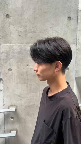 ナチュラルにきまるセンターパートスタイル
乾かすだけで自然な束感と動きが出るので、朝のセットもラクに決まります！
清潔感のある印象で、オン・オフどちらにも馴染む万能ヘア。
直毛の方はゆるめのパーマをかけることで、より柔らかい雰囲気に仕上がります◎
顔まわりのバランスも整うので、小顔効果も抜群です！
InstagramのQRからDM相談もOK！キャンセル情報などもご案内してます
 