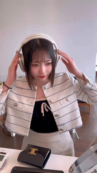 ボブ×酸性ストレート
相性抜群です！！
ヘッドフォンも映えますね 