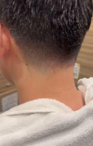 スキンほぼいれないグレー多めフェードです!
スキン多いのはいかついくてやり辛い方におすすめです!