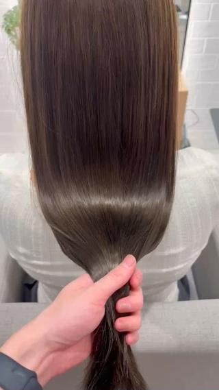 ツヤ感オリーブベージュ 