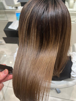 ミディアム ☃️顔周りレイヤー グレージュSHUTOのヘアスタイル