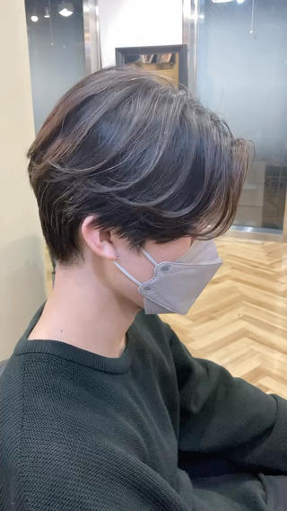 毛流れをつけたセンターパート︎

お客様のライフスタイルや好みに合わせてプロデュースさせて頂きます！
吉祥寺でメンズカットなら是非お任せ下さい♪ 