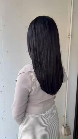 Aラインカット
イベントに向けて髪を伸ばしているモデル様！
アイロンで傷んでしまった毛先5センチ程カットしました️ 