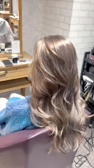 スラッシュカラーで外国人風 