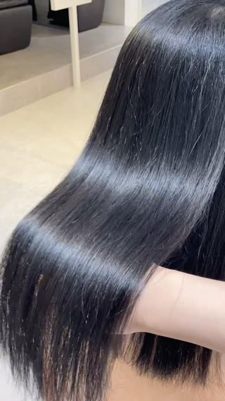 ロング カラー 山﨑 まなかのヘアスタイル