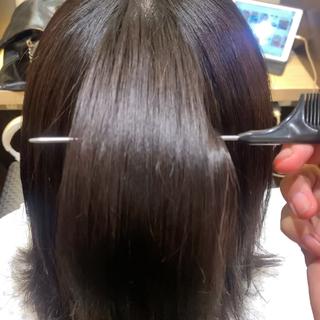 Brown

伸ばしている地毛には色味を乗せずに、
ブリーチしていた部分を地毛の色味に合わせたカラー

自然光を浴びると、より透明感が出ます︎

トリートメントもしていただいたので、
さらさらツヤツヤになりました︎

ブリーチ、黒染め履歴あり 