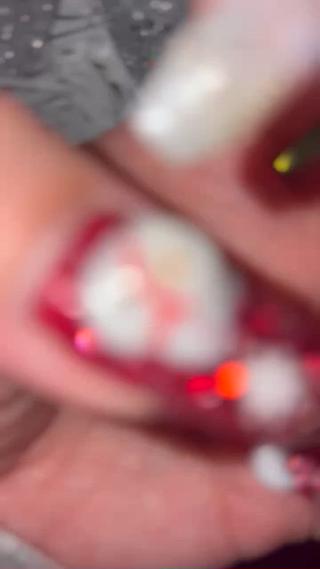 雪だるまとスノードームを取り入れたデザインです 