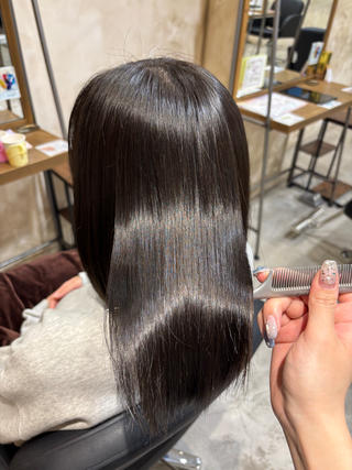 #酸性ストレート

広がりやパヤパヤした毛が出てくるのが気になる方にオススメです 