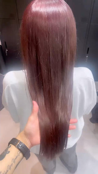 ワンカラーでできるワインレッド
(元の状態によってダブルカラー必要です)
ダメージを抑えつつ、しっかり明るさを出してます 