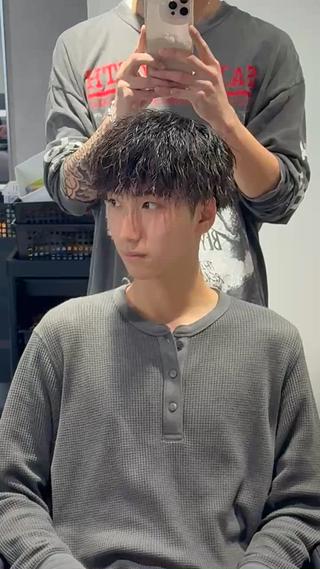 ミディアム パーマ メンズ メンズ特化美容師🔥 フジモト ライのヘアスタイル