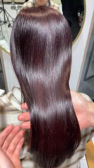 ボルドーカラー️

カラーしても艶髪を保つ艶カラー️ 