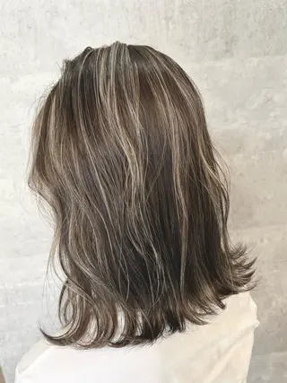 ミディアム カラー M IIのヘアスタイル