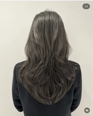 ロング カラー 井上 育海のヘアスタイル