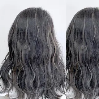 セミロング カラー JuNブリーチに 縮毛矯正するプロのヘアスタイル