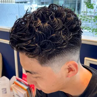 ショート パーマ メンズ 吉田 新平のヘアスタイル