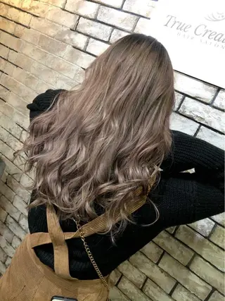 ロング ミルクティーハイトー ン💖Mikaのヘアスタイル