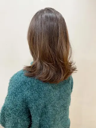 ミディアム カラー あずまぐち めぐみのヘアスタイル