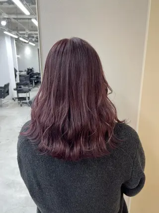 ミディアム maya レイヤーカットのヘアスタイル