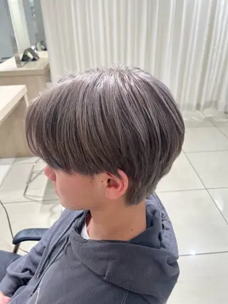 カラー メンズ 巖本 真希のヘアスタイル