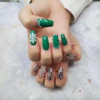 ネイル nailstudio eviz新宿店のネイルデザイン