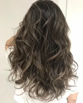 ロング カラー ヘアアレンジ 【公式】amble luxe池袋東口🩷のヘアスタイル