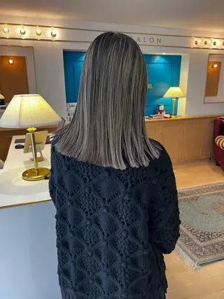 セミロング カラー ハイライトカラー MINAMIのヘアスタイル