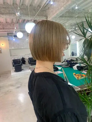 ショート カラー ヘアアレンジ 🧨ブリーチー×ボブ レイヤー💎じゅえるのヘアスタイル