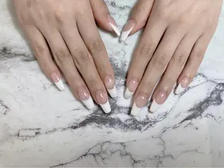 ネイル MAXKELLY 大阪・梅田店所属・徳田 亜衣佳のネイルデザイン