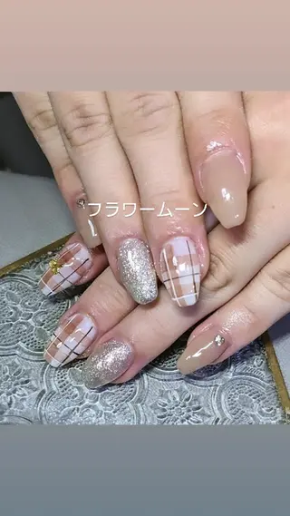 ネイル フラワー ムーンのネイルデザイン