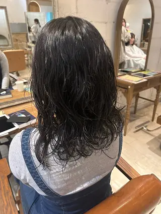 セミロング パーマ あずま みゆのヘアスタイル