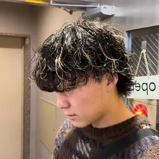 ショート パーマ ヘアアレンジ メンズ 艶カラー の達人のヘアスタイル