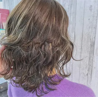 ミディアム カラー EMANON新宿南口所属・🦄中性ウルフ ☁️Shiori🦄のヘアスタイル