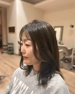 ミディアム 小島 瑚白のヘアスタイル