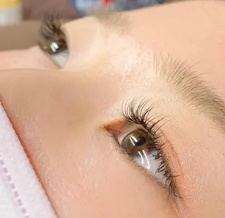 マツエク・マツパ 中野 里咲のヘアスタイル