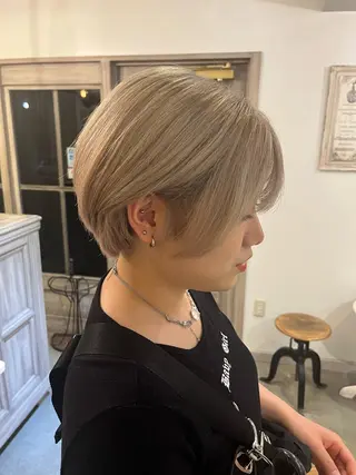 ショート カラー ナルセナツキ 👾ハイトーンのヘアスタイル