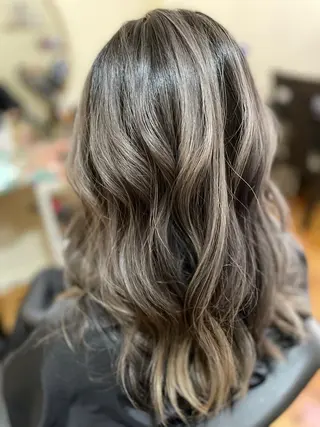 ロング AFLOAT SAYURIのヘアスタイル