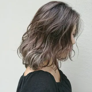 ミディアム カラー 艶髪✨ハイトーン ✨ホワイト✨北宗一郎のヘアスタイル
