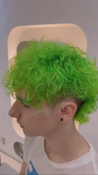 ミディアム カラー パーマ ヘアアレンジ キッズ ネイル マツエク・マツパ アイブロウ 堀井 凌平のヘアスタイル