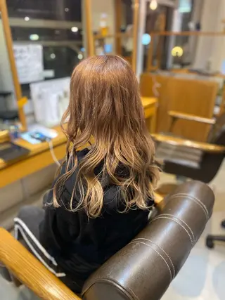 ロング カラー ヘアアレンジ miwaco。所属・大西 里佳のヘアスタイル