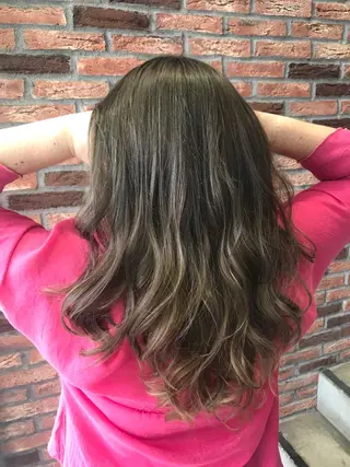 ロング カラー 井上 佳奈のヘアスタイル