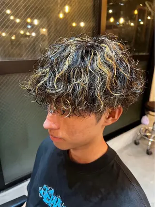 ショート パーマ メンズ おがた たくむの眉毛・アイブロウイメージ