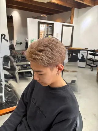 カラー メンズ まろやかなベージュ 小池春樹のヘアスタイル