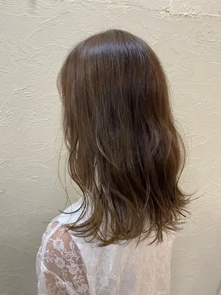 セミロング カラー ENIF ヤマグチアツコのヘアスタイル