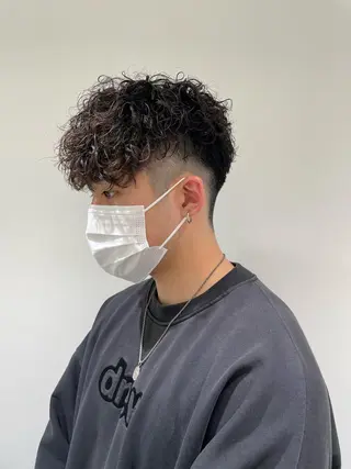 ショート メンズ フェザーパーマ職人 🪶ryosukeのヘアスタイル