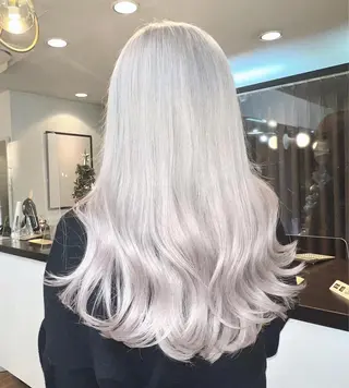 ロング カラー ANKH CROSS 新宿店所属・色ムラ修正の神様 新宿ハイトーンかすみのヘアスタイル