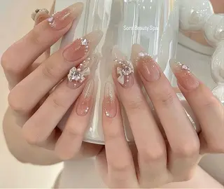 ネイル SORA BEAUTY SPA OSAKA所属・トゥー ヒエンのネイルデザイン